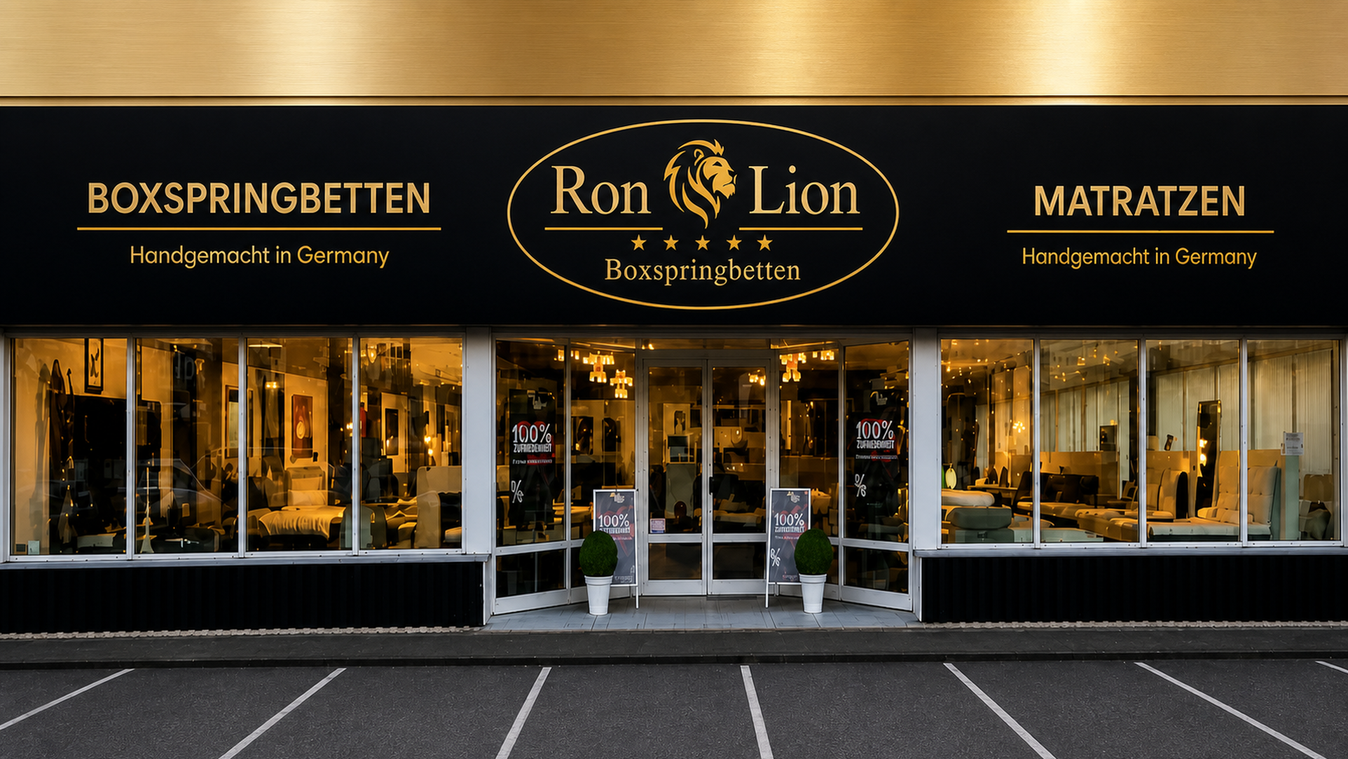 Ron Lion Showroom in Krefeld mit goldener Fassade und goldener Beschriftung