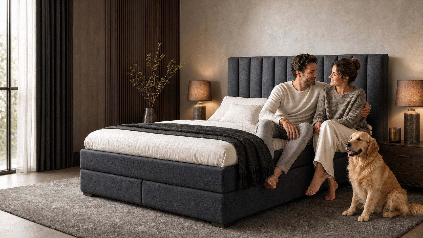 Paar mit Hund auf dem Ron Lion Boxspringbett Portofino